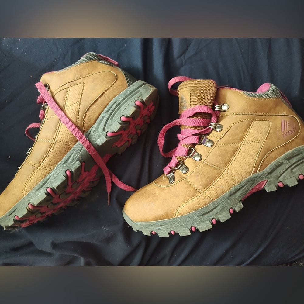 Women’s Reebok hiking shoes, size 8